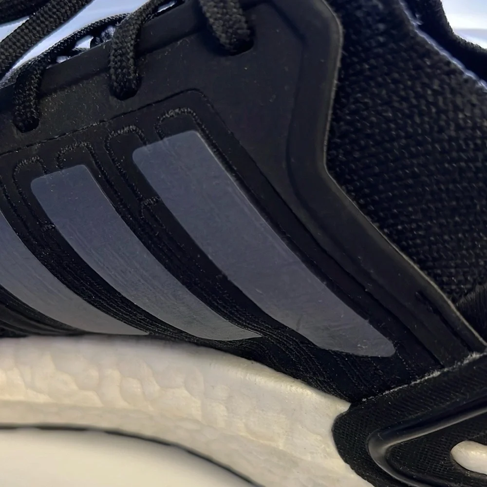 Adidas Men’s Athletic Shoes with Breathable Mesh Beautiful Condition Size 10